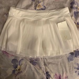 Lululemon Just Pleat it Skirt NWT sz 10